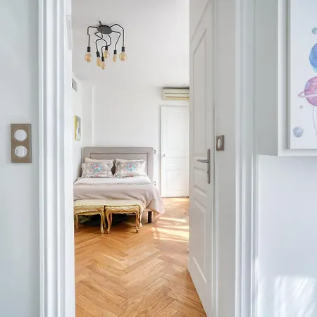 Ravissante Chambre Paisible Proche Champs-elysees - H42 Rum i privatbostad Paris